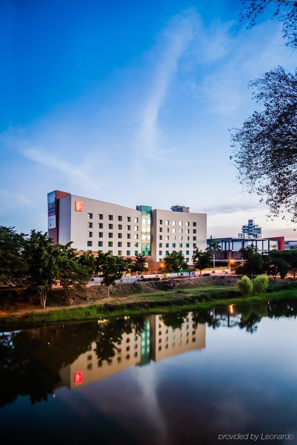Fiesta Inn Culiacán エクステリア 写真