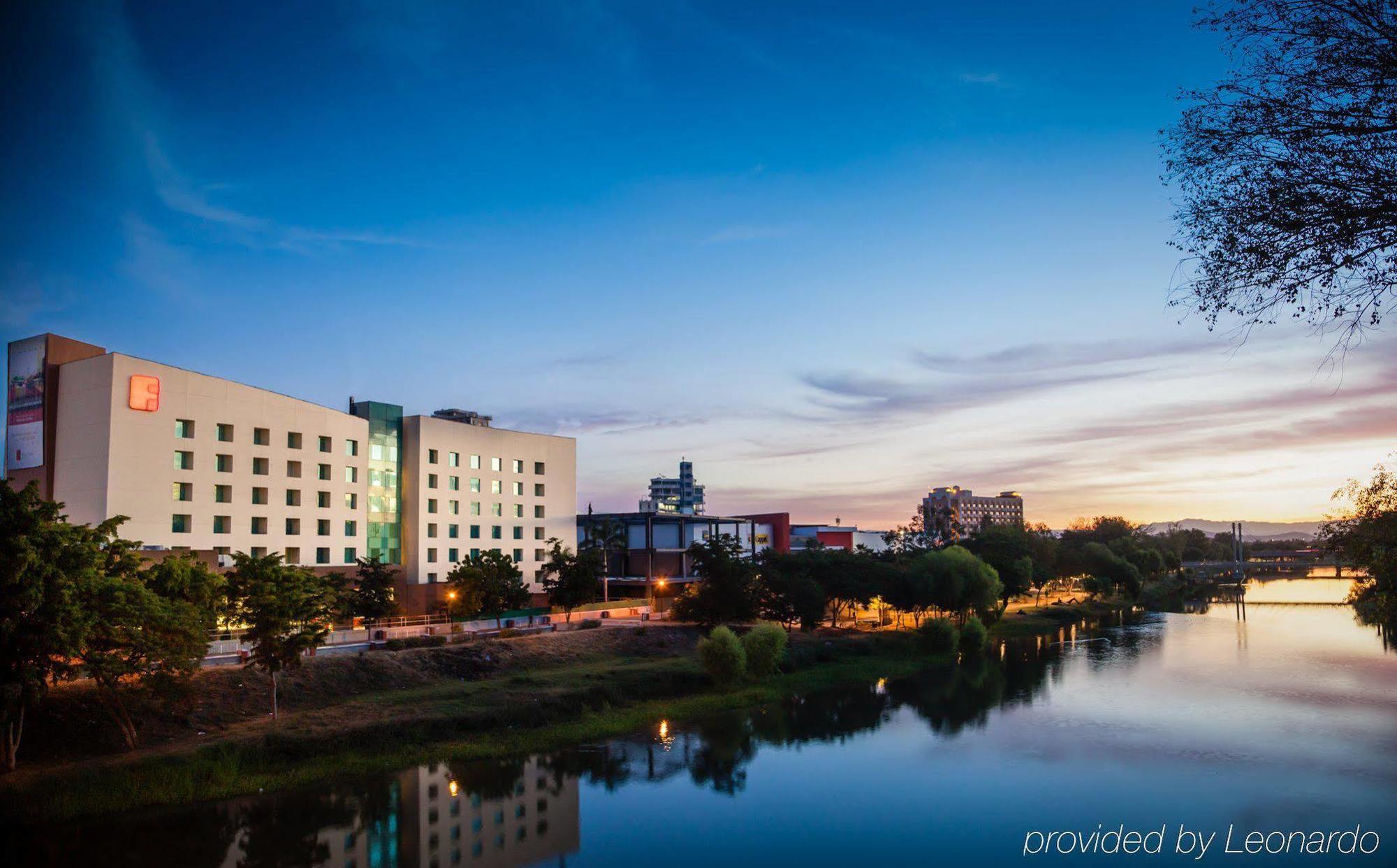 Fiesta Inn Culiacán エクステリア 写真
